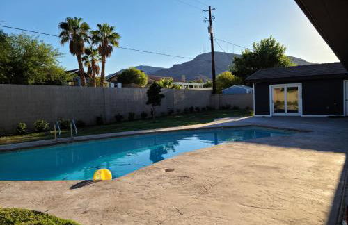 Lux Private Home - Pool, Billiards, 8 Smart TVs, Board Games, Cotton Bedding - The Stone Sanctuary at McCullough Hills Trailhead - Foto 4