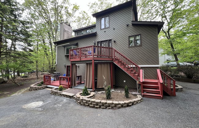 Pocono Escape - Cozy 5br - Sauna-billiard 5 Bedroom Home by RedAwning - Foto 45