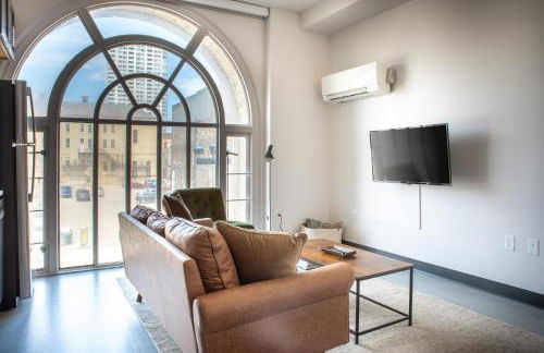 Deer District Studio Apt - One Block from Fiserv & Baird - Foto 3