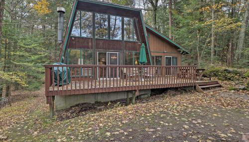 Lakefront Berkshires Retreat with Deck, Dock and Boat! - Foto 2