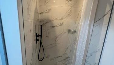 Teddington Little Secret - Foto 5, Shower