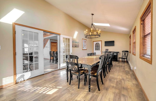 Pocono Pinnacle by Avantstay Steps to the Lake, Game Room, Large Deck - Foto 22