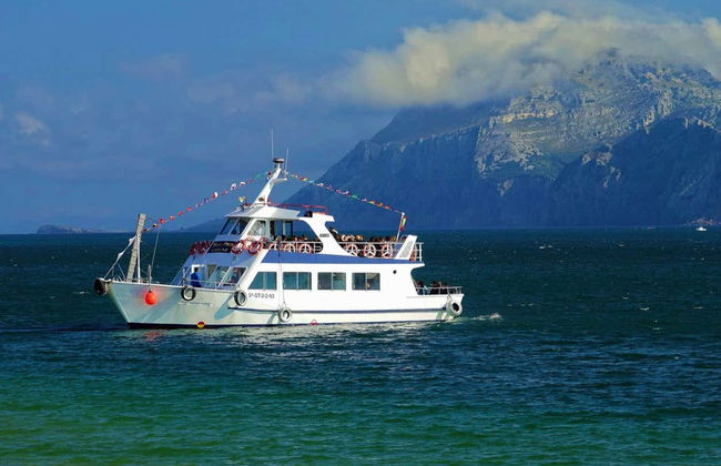 Paseo en barco desde Laredo hasta el Faro del Caballo de Santoña - Foto 1
