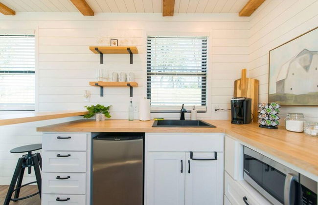 Pecan Grove Container Tiny Home Country Setting 12 min to Baylor Magnolia - Foto 3