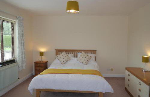 Hilltop Bungalow for a Spacious Country Break - Foto 7