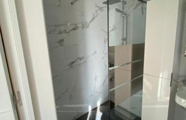 The Little Oak - tiny house with bed on mezzanine & terrace - from 1 to 4 p Disney, Paris & CDG - Foto 33