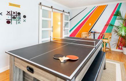 Colorful Home - Pool - Game Room - Basketball Court - BBQ & More - Photo 31