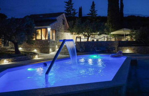 Cozy Home In Postira With Wifi - Photo 16