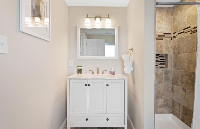 Waterfront 4BR 1st Floor Master Family Ready Bwi - Foto 11