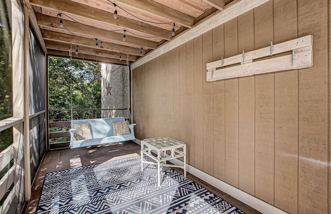 Secluded Condo with Peaceful Wooded Views and Easy Access to the Beach by RedAwning - Foto 41