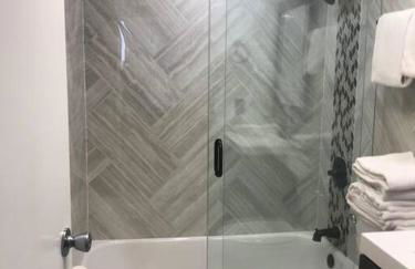 Oceanview on SAND located in Ocean Manor Resort Fort Lauderdale Beach 2 bed 2 bath spacious corner unit partial ocean view - Foto 44