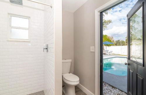 Sun Bay Getaway - Backyard Pool w Winter Rates - Foto 18