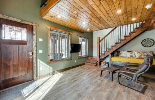 Riverside Galena Hideaway with Grills and Picnic Area - Foto 6