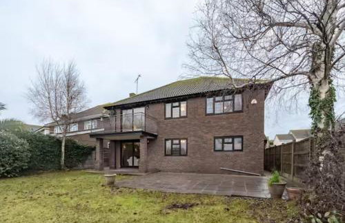 Tudor Style Seafront Home Sea Views Shoebury - Pass the Keys - Foto 39