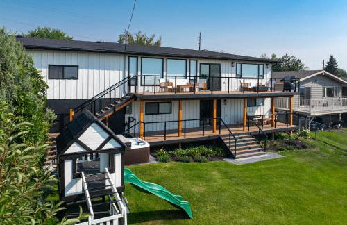 Great Falls Premier Retreat by Wrecked & Refined Stunning Views Hot Tub Family Fun - Foto 34