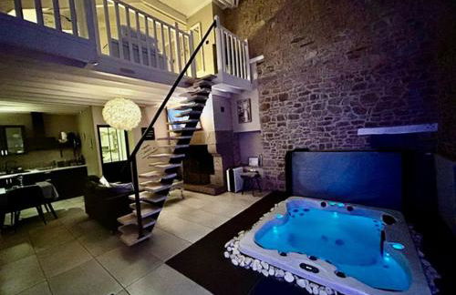 Au domaine des anges, 3 gîtes luxueux avec Jacuzzi privatif, sauna, mini-piscine, piscine extérieure chauffée en saison - Foto 35