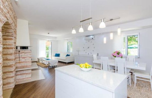 Villa Kate - outdoor pool, 4 bedrooms, free parking - Photo 16