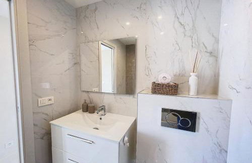 Horizon bleu vue mer dernier étage clim - Photo 21