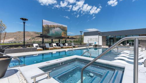 Vibrant 1BD 1BA Pool, Gym, HTub, Bowling and More - Foto 5, sunbed