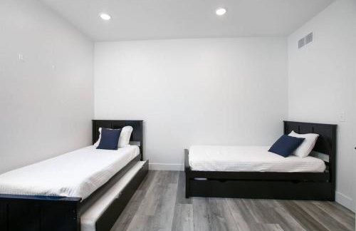 38-Acres of Luxury: 9BR, Indoor Pool, Gym, Near ND - Foto 54