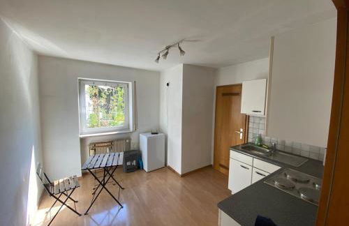 Wohnung mit 8 Einzelbetten - Monteure - Küche und Parkplatz - zentrale Lage - Foto 1