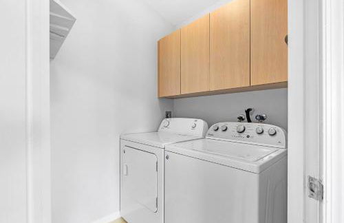 Cozy and Relaxing Retreat House - Photo 16