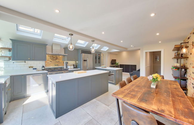 House - Sleeps 8 - Garden - Children's Play Area - Foto 12