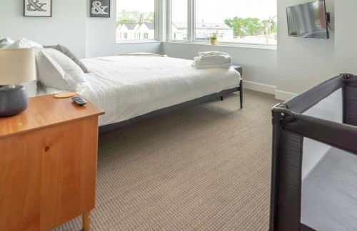 Beautiful Modern 3BR in the Grove ABODEbucks - Photo 42