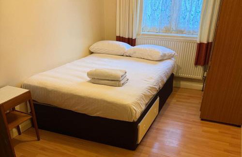 2 bed-Sleeps 4-Private Patio-Pets-Near Heathrow - Foto 1