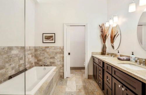 The Burgundy Penthouse Steps to the French Quarter - Foto 17