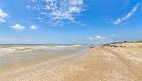 Ocean-View Balcony! Coastal Haven in Crystal Beach - Foto 2