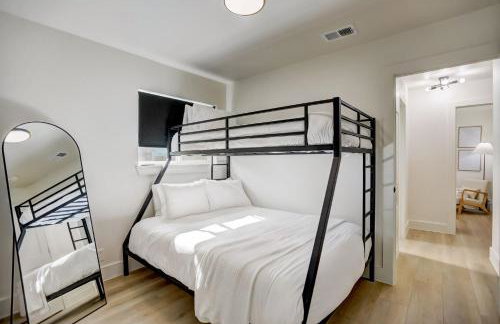 Custom Designer Home. Sleeps 9. Close to domain Q2 - Foto 13