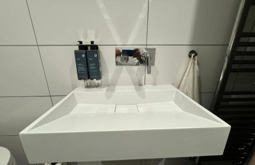 Southgate Luxury Apartments-Jaquzzi Bath-Private Parking- suitable for contractors - Foto 17