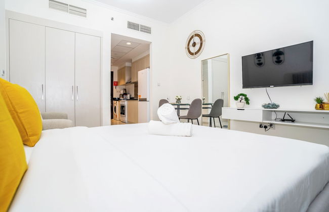 Tanin - Sleek Studio Offering Unobstructed City Views - Photo 5