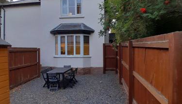 Entire house with gated parking - Foto 4