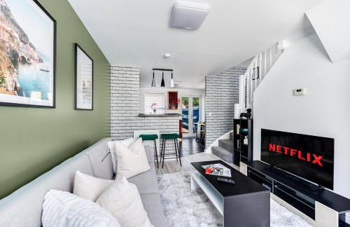 Stylish House with Driveway Parking, Self-Check-In, Fast WiFi and Smart TV by Yoko Property - Foto 13