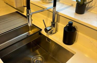 Redwing Retreat Bicester Village - Stylish Retreat Steps from the Shops - 2 Bed House with Garden and Parking - Foto 49