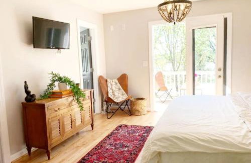 Waterfront Retreat with Spectacular Interior, Jacuzzi and Game Room in NC - Foto 66