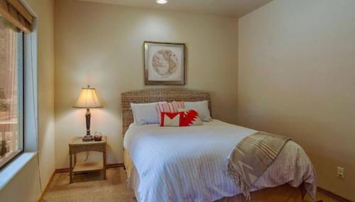 Torreon Family Cabin, Large Decks & Open Floorplan - Photo 3