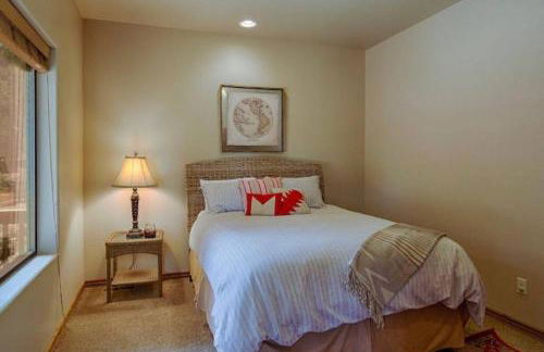 Torreon Family Cabin, Large Decks & Open Floorplan - Photo 3