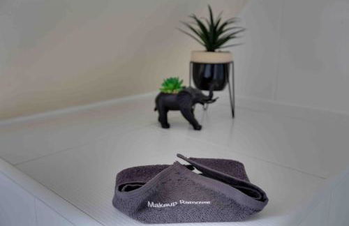 Elizabeth II Five Bedroom Spacious Home - Foto 21