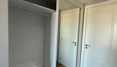 Enjoy the sun and pool in this fabulous apartment - Foto 3