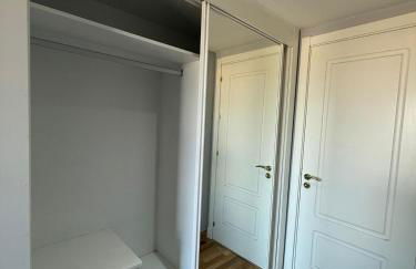 Enjoy the sun and pool in this fabulous apartment - Foto 3