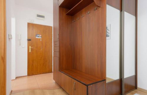 Apartament na Parterze z Parkingiem i Biurkiem do Pracy Zdalnej w Piasecznie by Noclegi Renters - Foto 15