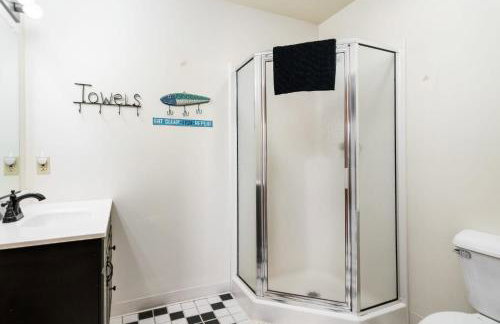 Lakeside Double Queen Suite Upper-Level Retreat - Foto 21