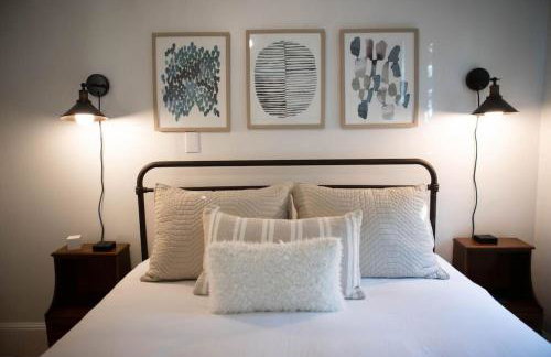 Cozy Blue Door Farmhouse - Photo 3