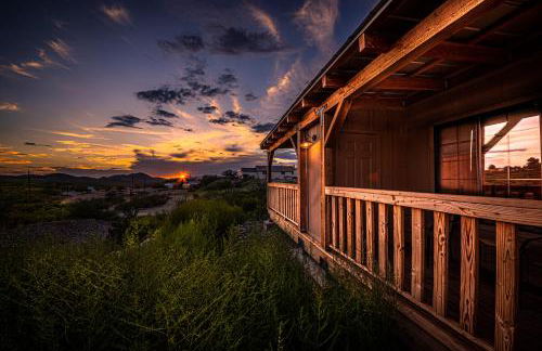 Miners Cabin #4 - King Bed - Private Balcony with Views - Foto 44