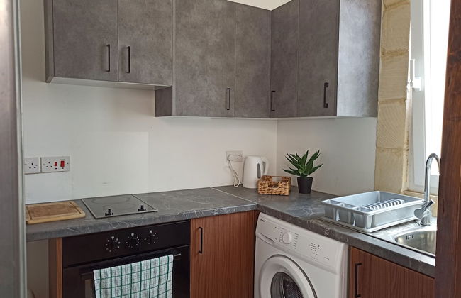 Beautiful 1-bed Apartment in Ħal Qormi - Photo 4