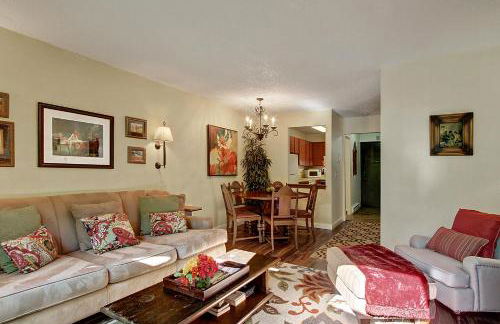 Downtown Redmond Townhouse by Stay Rested - Foto 1