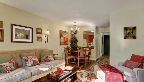 Downtown Redmond Townhouse by Stay Rested - Foto 1